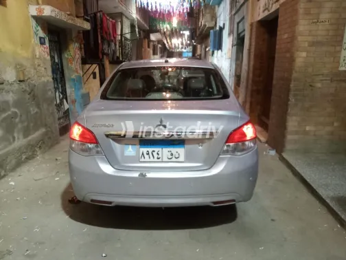 ميتسوبيشي اتراج 2015 أبيض مستعملة للبيع - 8