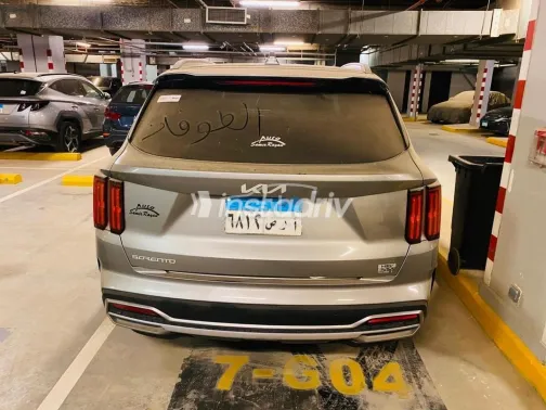 Kia Sorento 2023 White Used for Sale - 3