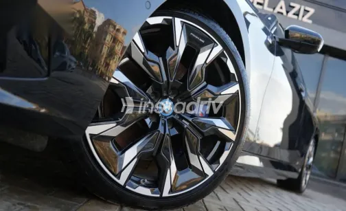 بي ام دبليو I5 2024 أسود جديدة للبيع - 4