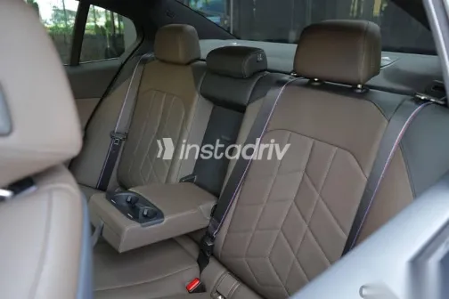 بي ام دبليو I5 2024 أسود جديدة للبيع - 10