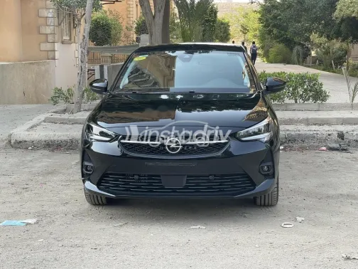 اوبل كورسا 2023 أبيض مستعملة للبيع - 1