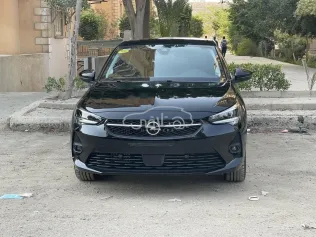 اوبل كورسا 2023 أبيض مستعملة للبيع