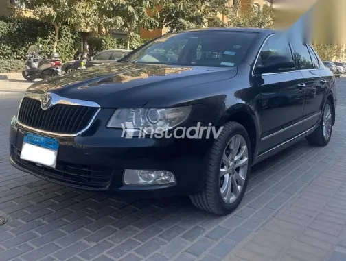 سكودا سوبيرب 2010 أسود مستعملة للبيع - 2