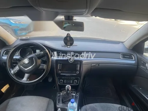 سكودا سوبيرب 2010 أسود مستعملة للبيع - 9