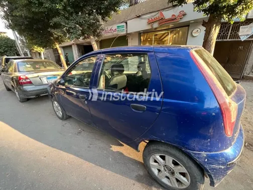 فيات بونتو 2009 أزرق غامق مستعملة للبيع - 1