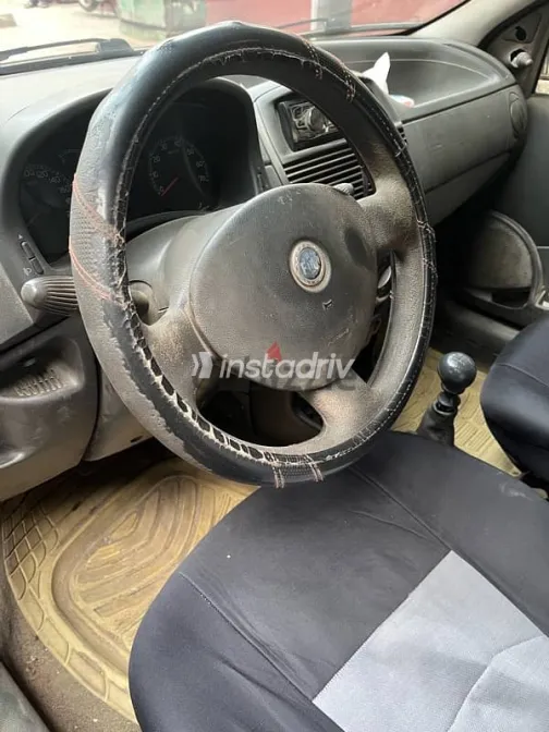 فيات بونتو 2009 أزرق غامق مستعملة للبيع - 2