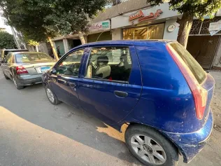 فيات بونتو 2009 أزرق غامق مستعملة للبيع