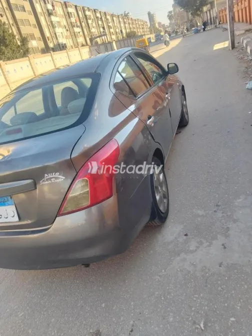 نيسان صنى 2013 برونزي مستعملة للبيع - 4
