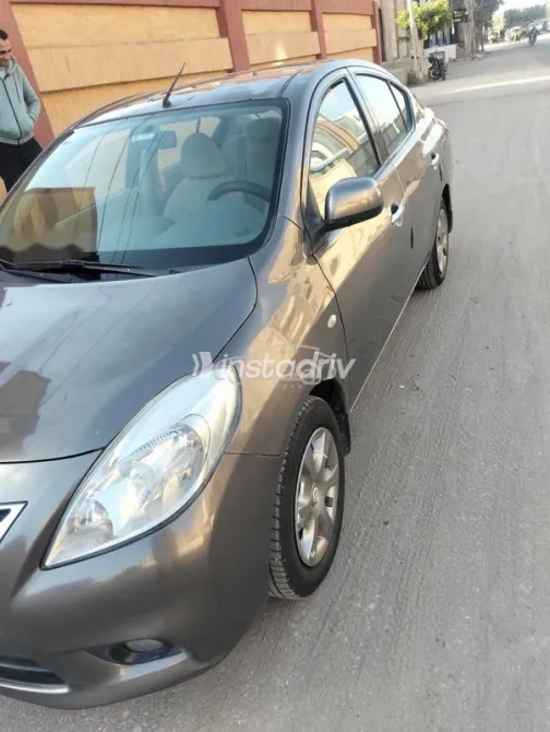 نيسان صنى 2013 برونزي مستعملة للبيع - 5