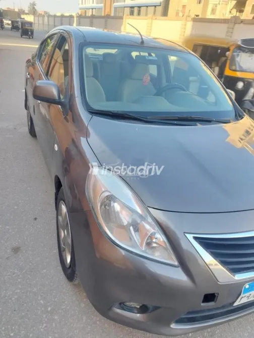 نيسان صنى 2013 برونزي مستعملة للبيع - 6