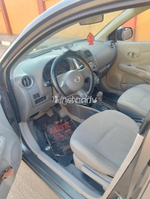 نيسان صنى 2013 برونزي مستعملة للبيع - 8