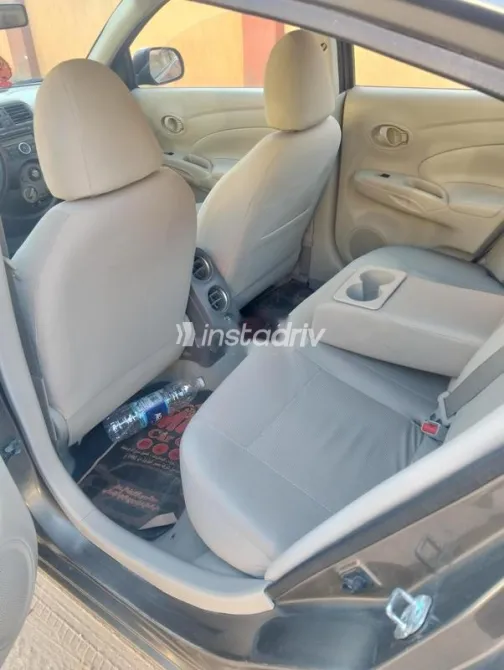 نيسان صنى 2013 برونزي مستعملة للبيع - 9