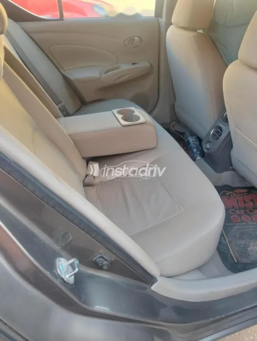 نيسان صنى 2013 برونزي مستعملة للبيع - 10