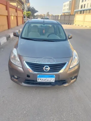 نيسان صنى 2013 برونزي مستعملة للبيع