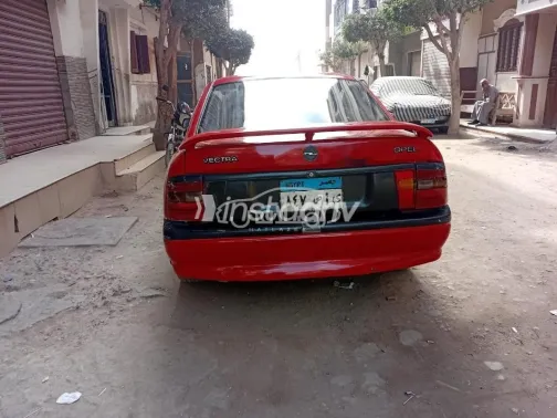 اوبل فيكترا 1995 أحمر مستعملة للبيع - 2