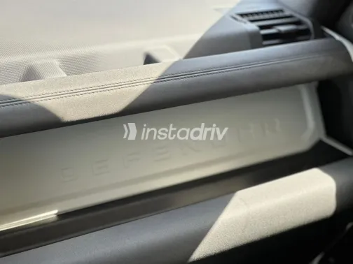 Land Rover Defender 2020 White Used for Sale - 8