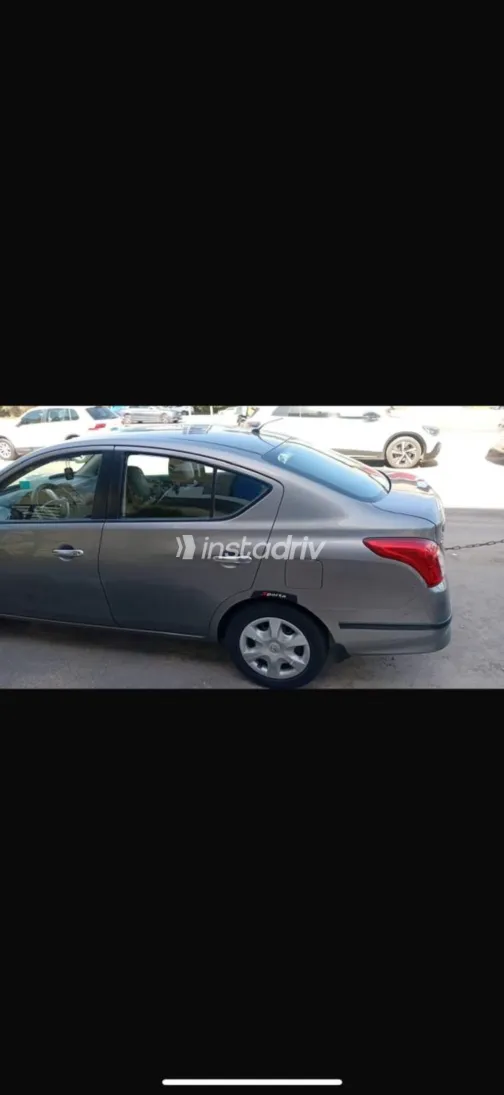 نيسان صنى 2023 أبيض مستعملة للبيع - 3