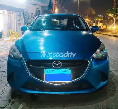 مازدا 2 2016 أزرق غامق مستعملة للبيع - 1