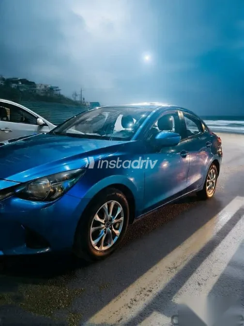 مازدا 2 2016 أزرق غامق مستعملة للبيع - 3