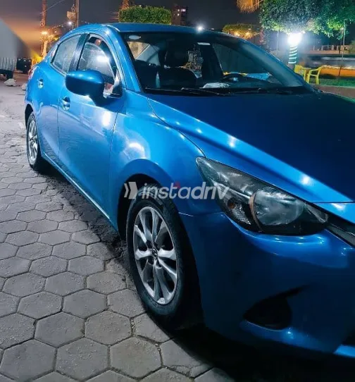 مازدا 2 2016 أزرق غامق مستعملة للبيع - 4