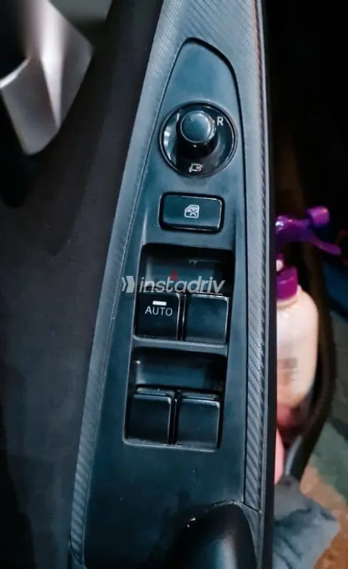 مازدا 2 2016 أزرق غامق مستعملة للبيع - 9