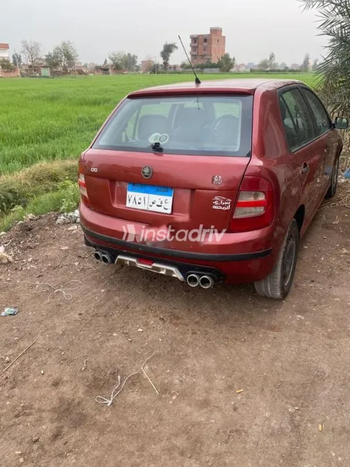 سكودا فابيا 2003 أحمر غامق مستعملة للبيع - 2