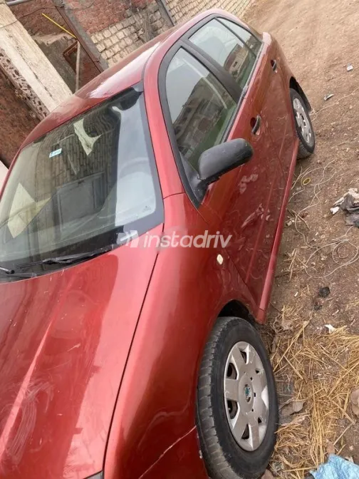 سكودا فابيا 2003 أحمر غامق مستعملة للبيع - 3