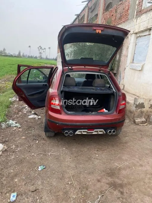 سكودا فابيا 2003 أحمر غامق مستعملة للبيع - 4