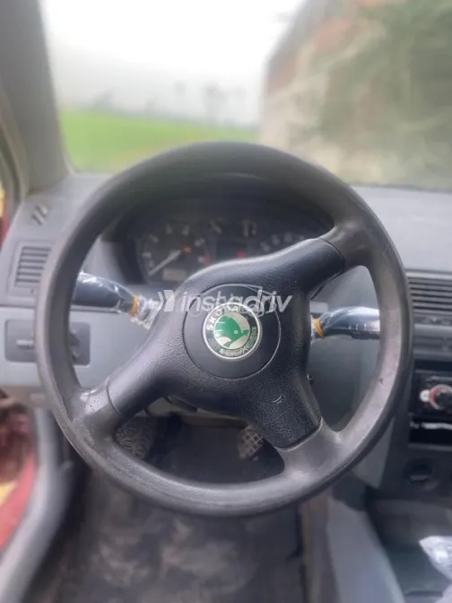 سكودا فابيا 2003 أحمر غامق مستعملة للبيع - 9