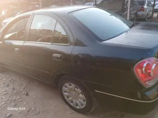 نيسان صنى 2011 أسود مستعملة للبيع