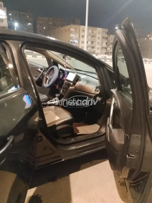 اوبل أسترا 2014 رمادي غامق مستعملة للبيع - 5