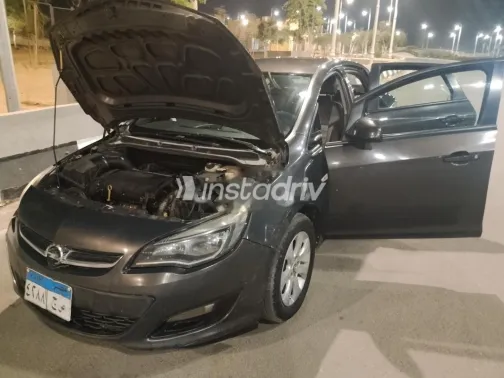 اوبل أسترا 2014 رمادي غامق مستعملة للبيع - 10