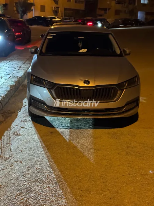 سكودا اوكتافيا A8 2022 أبيض مستعملة للبيع - 3