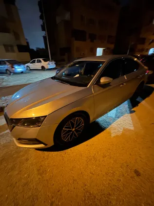 سكودا اوكتافيا A8 2022 أبيض مستعملة للبيع