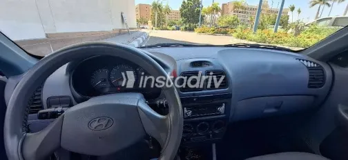 هيونداي فيرنا 2007 أبيض مستعملة للبيع - 3