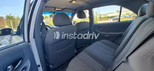 هيونداي فيرنا 2007 أبيض مستعملة للبيع - 4