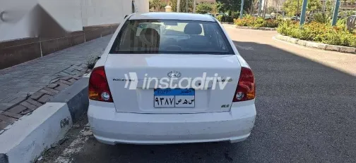 هيونداي فيرنا 2007 أبيض مستعملة للبيع - 9