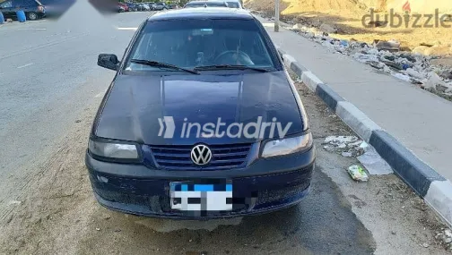 فولكس فاغن باراتى 2004 أزرق غامق مستعملة للبيع - 1