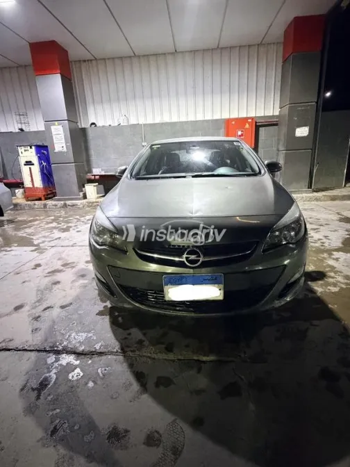 اوبل أسترا 2018 أبيض مستعملة للبيع - 2