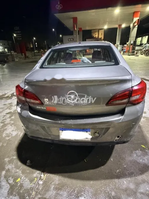 اوبل أسترا 2018 أبيض مستعملة للبيع - 4