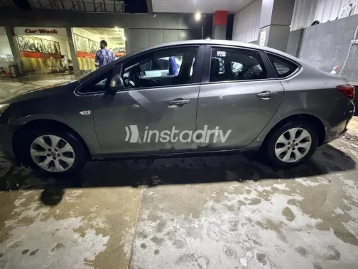 اوبل أسترا 2018 أبيض مستعملة للبيع - 6