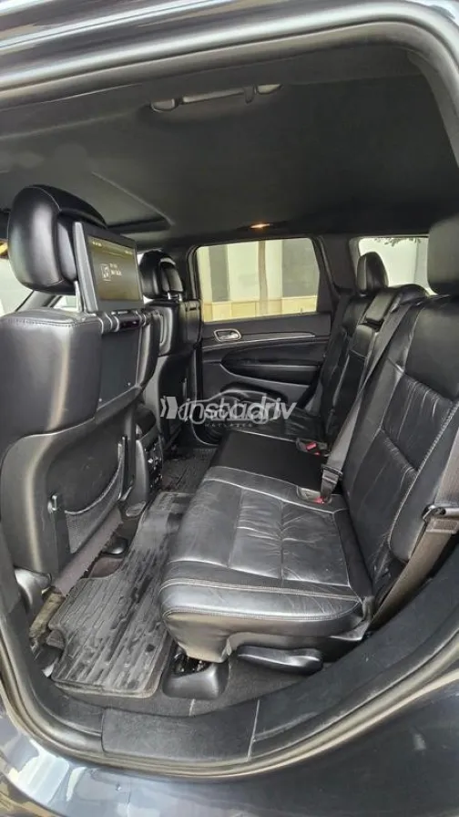 جيب جراند شيروكي 2018 أسود مستعملة للبيع - 2