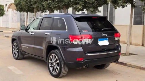جيب جراند شيروكي 2018 أسود مستعملة للبيع - 3