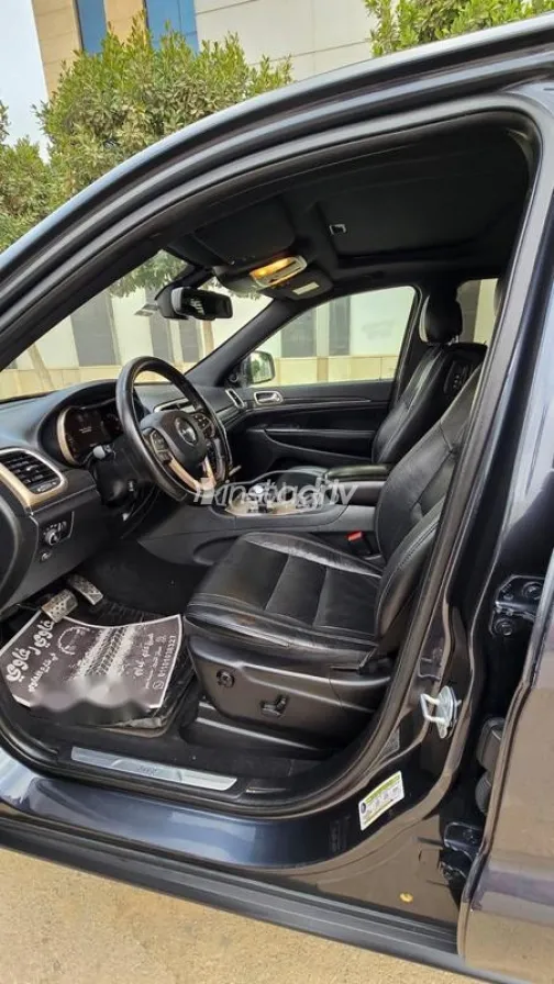 جيب جراند شيروكي 2018 أسود مستعملة للبيع - 6