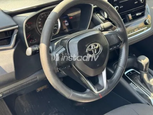 تويوتا كورولا 2021 فضي مستعملة للبيع - 7