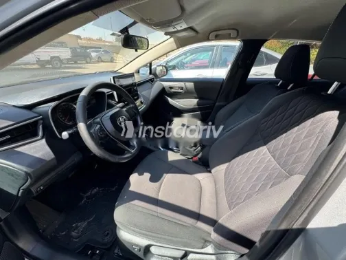 تويوتا كورولا 2021 فضي مستعملة للبيع - 8