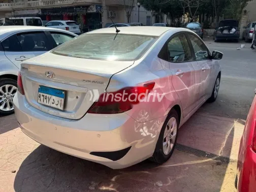 هيونداي سولاريس 2016 فضي مستعملة للبيع - 3