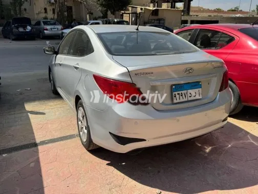 هيونداي سولاريس 2016 فضي مستعملة للبيع - 4