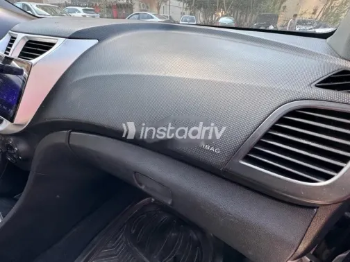 هيونداي سولاريس 2016 فضي مستعملة للبيع - 6