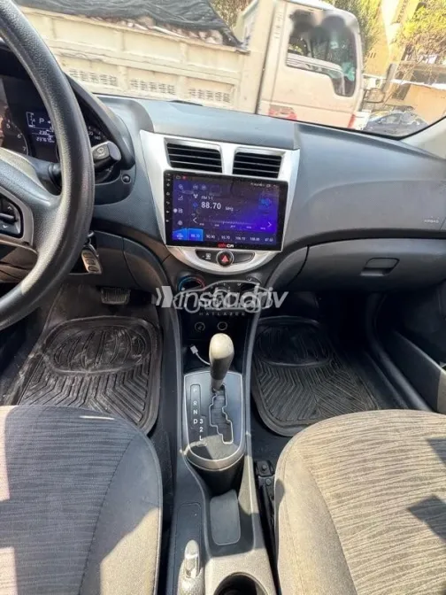 هيونداي سولاريس 2016 فضي مستعملة للبيع - 9